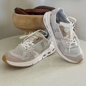 Women’s ON running shoes 7.5